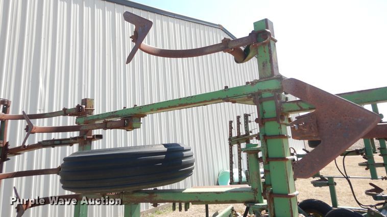 image for item MI9311 John Deere 1000  field cultivator