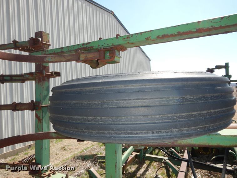 image for item MI9311 John Deere 1000  field cultivator