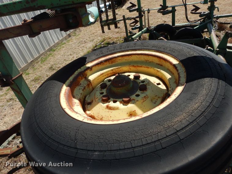 image for item MI9311 John Deere 1000  field cultivator