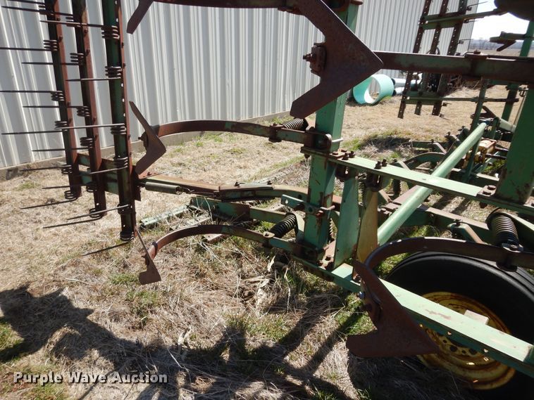 image for item MI9311 John Deere 1000  field cultivator