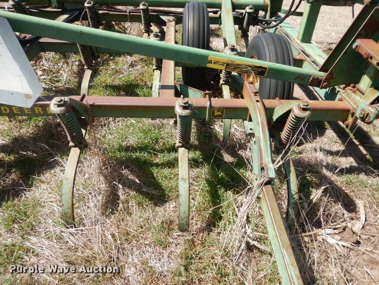 image for item MI9311 John Deere 1000  field cultivator