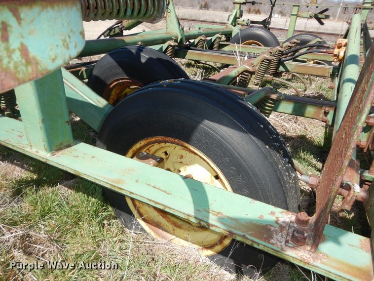 image for item MI9311 John Deere 1000  field cultivator