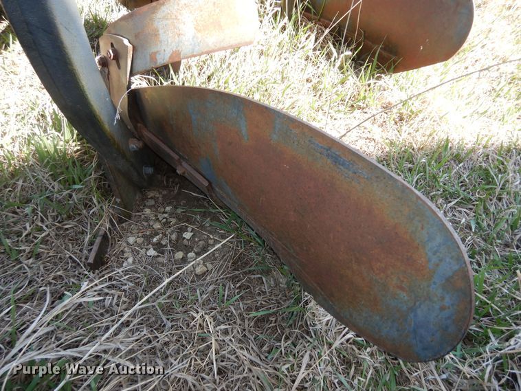 image for item MI9313 John Deere A2700  six bottom plow