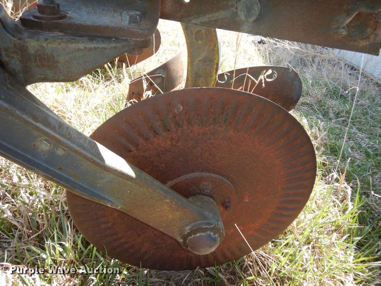 image for item MI9313 John Deere A2700  six bottom plow