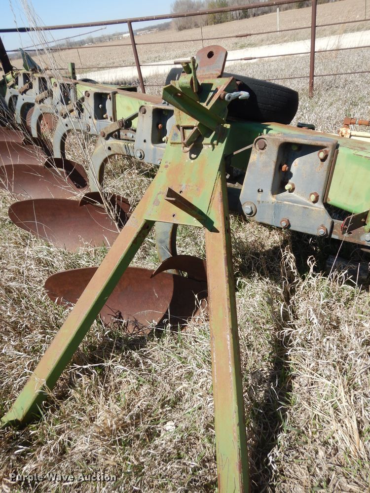 image for item MI9313 John Deere A2700  six bottom plow