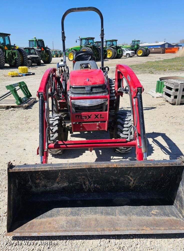 image for item MI9486 Mahindra Max 26XL HST  tractor