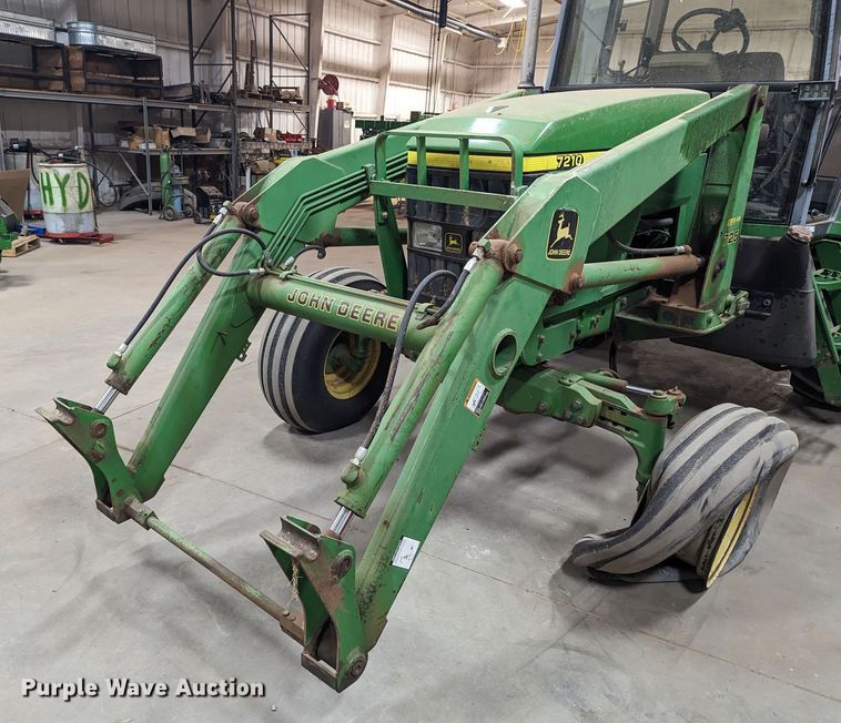 image for item MN9841 1999 John Deere 7210  tractor