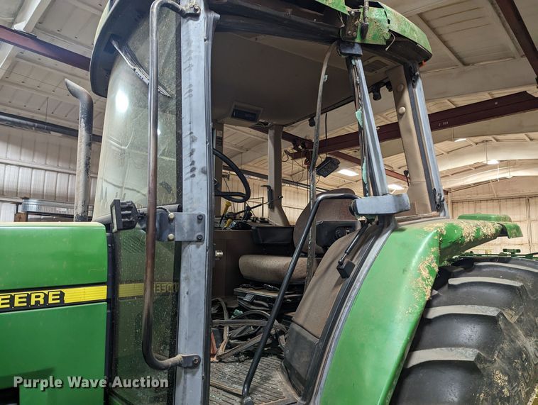 image for item MN9841 1999 John Deere 7210  tractor