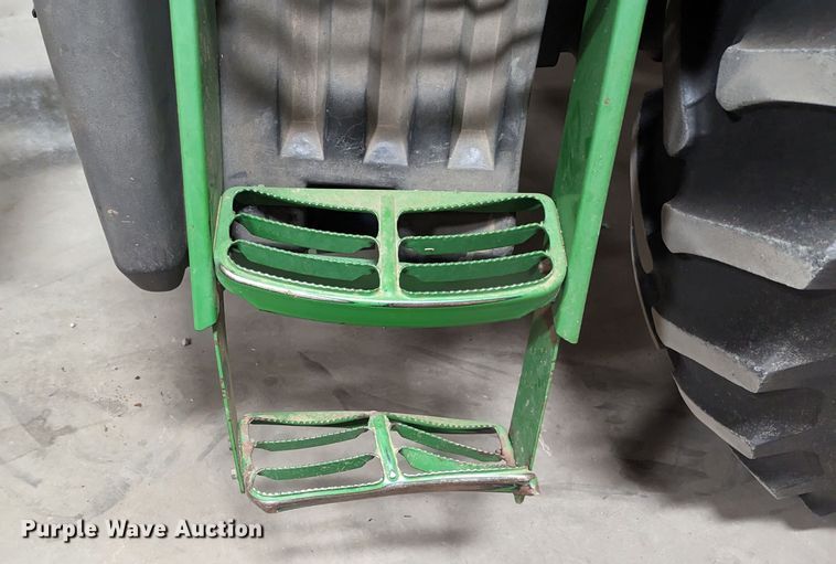 image for item MN9841 1999 John Deere 7210  tractor