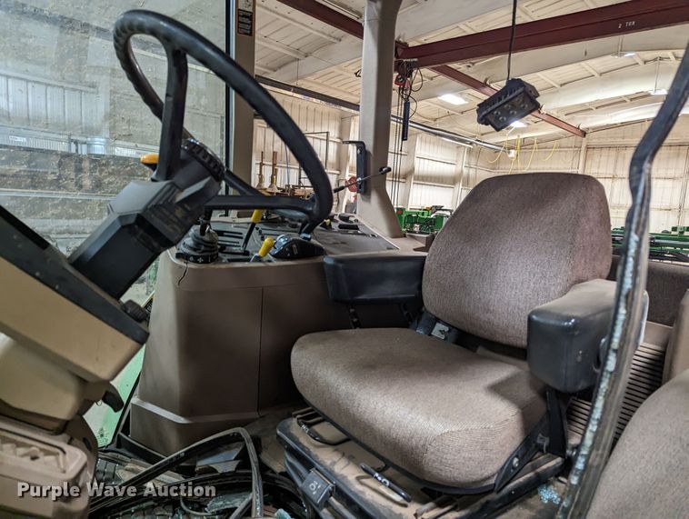 image for item MN9841 1999 John Deere 7210  tractor