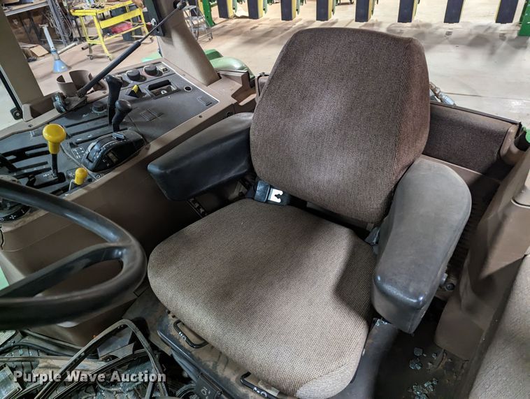 image for item MN9841 1999 John Deere 7210  tractor