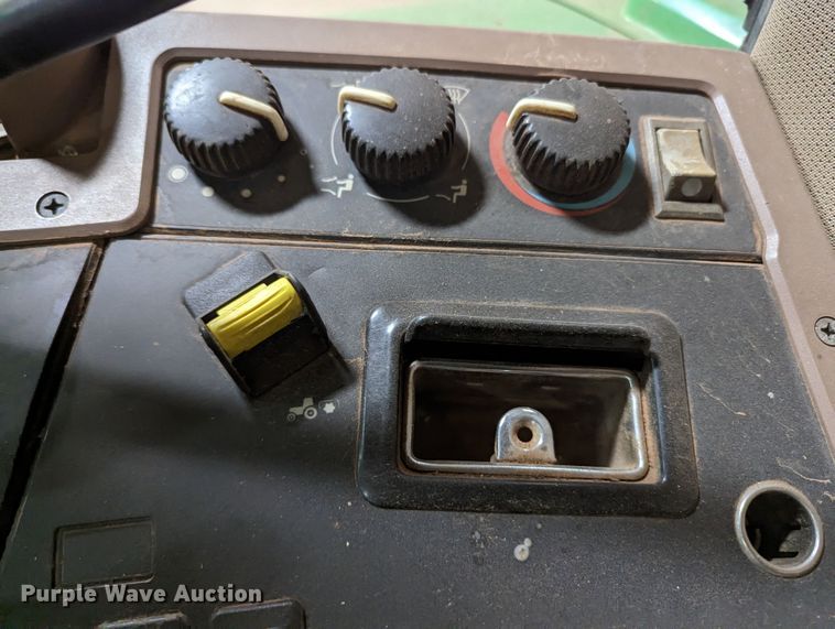 image for item MN9841 1999 John Deere 7210  tractor