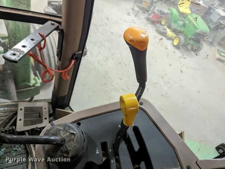 image for item MN9841 1999 John Deere 7210  tractor