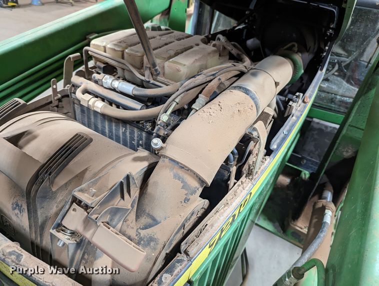 image for item MN9841 1999 John Deere 7210  tractor