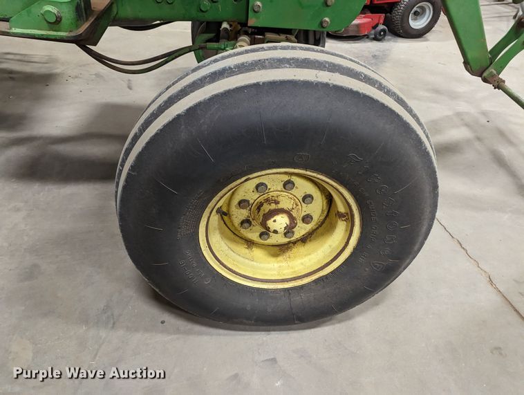 image for item MN9841 1999 John Deere 7210  tractor