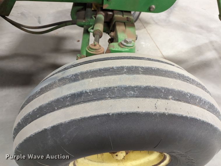 image for item MN9841 1999 John Deere 7210  tractor