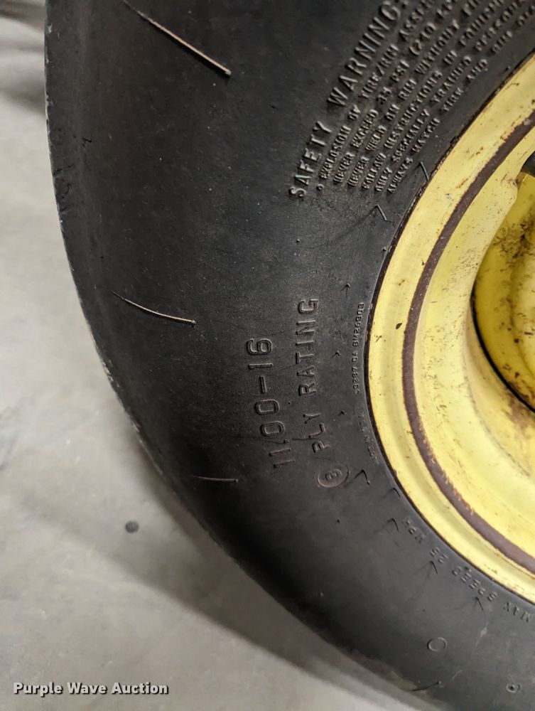 image for item MN9841 1999 John Deere 7210  tractor