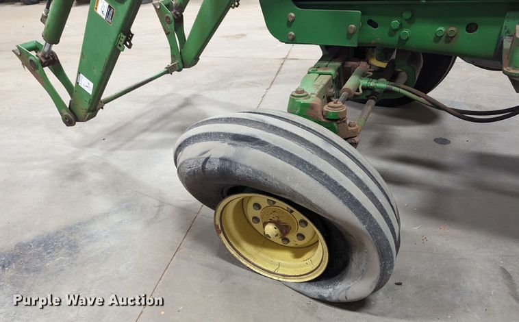 image for item MN9841 1999 John Deere 7210  tractor
