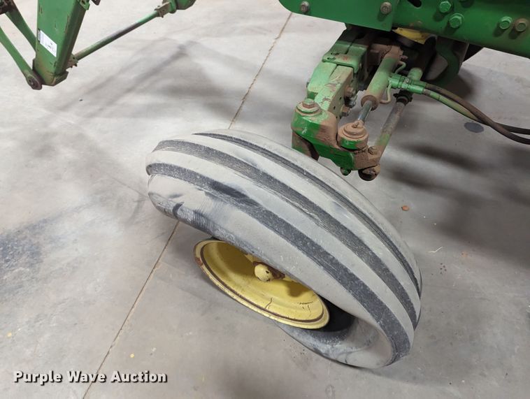 image for item MN9841 1999 John Deere 7210  tractor