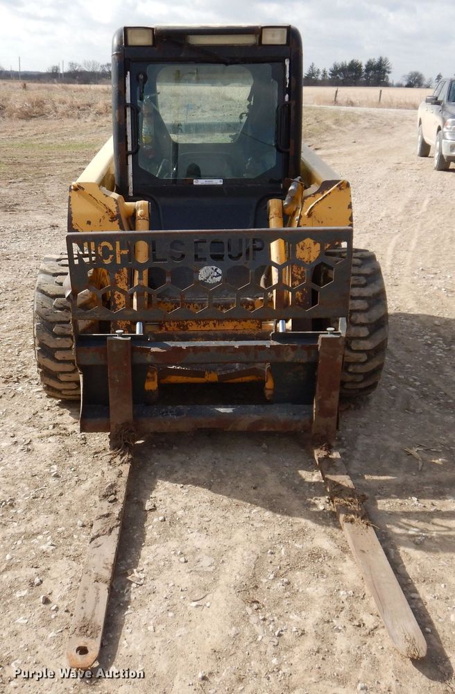 image for item MO9602 2002 John Deere 250  skid steer loader
