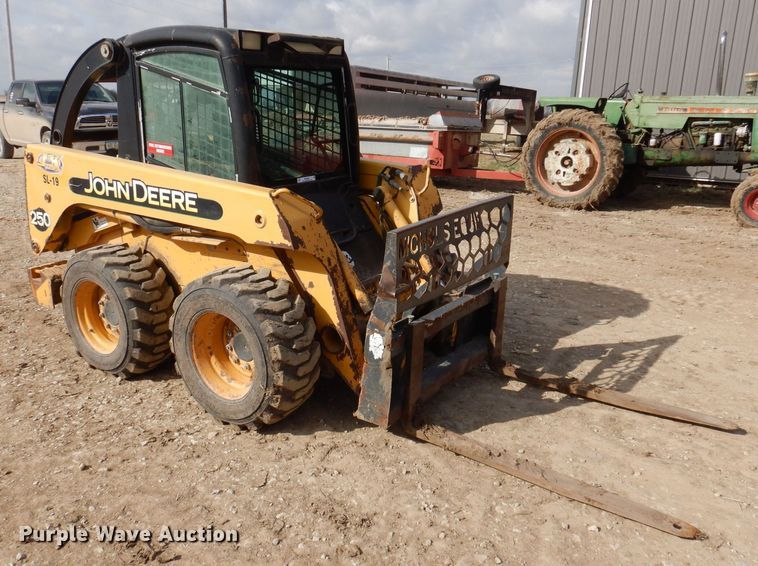 image for item MO9602 2002 John Deere 250  skid steer loader