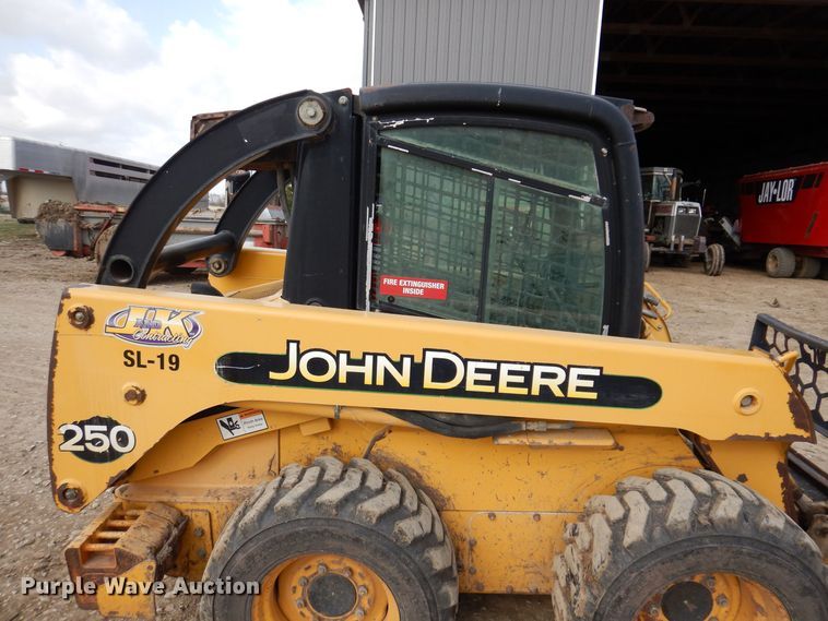image for item MO9602 2002 John Deere 250  skid steer loader