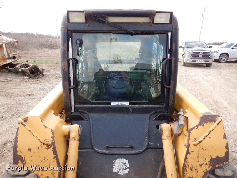 image for item MO9602 2002 John Deere 250  skid steer loader