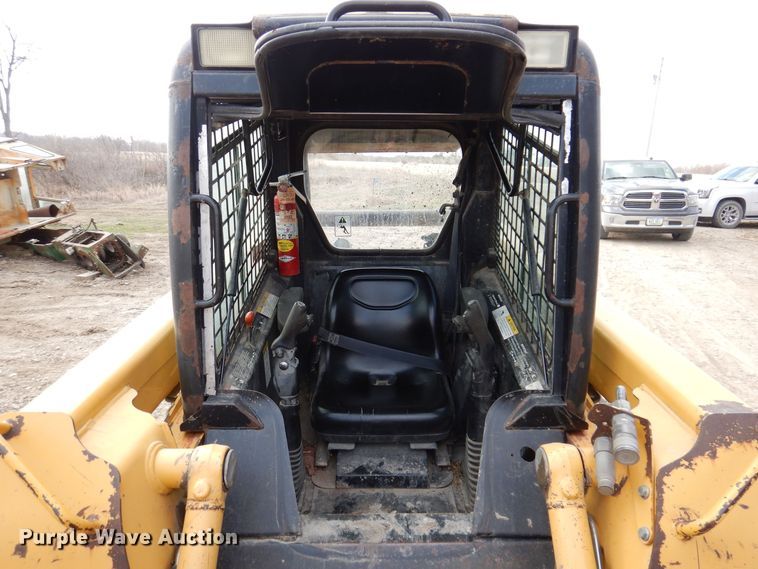 image for item MO9602 2002 John Deere 250  skid steer loader