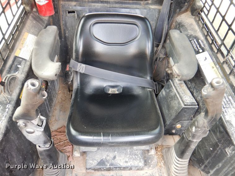 image for item MO9602 2002 John Deere 250  skid steer loader