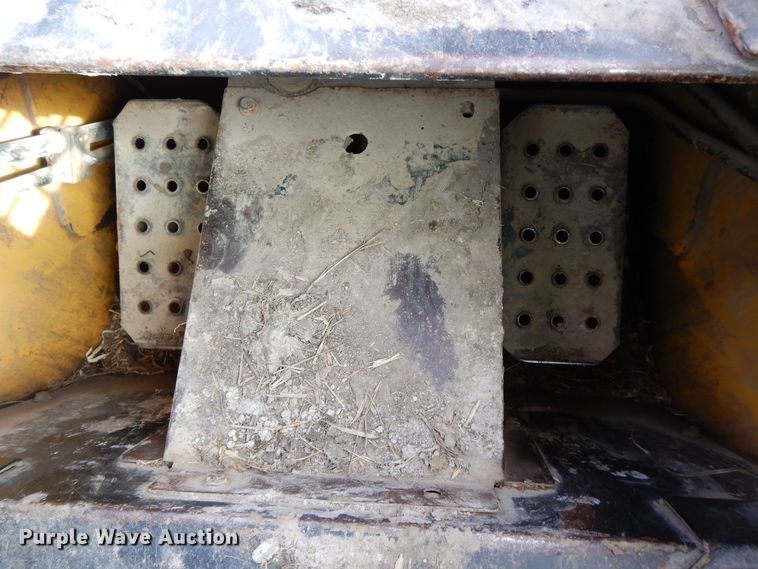 image for item MO9602 2002 John Deere 250  skid steer loader