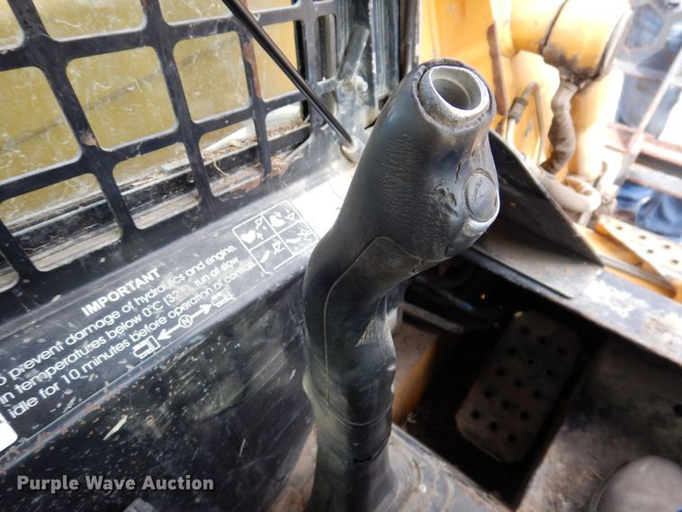 image for item MO9602 2002 John Deere 250  skid steer loader