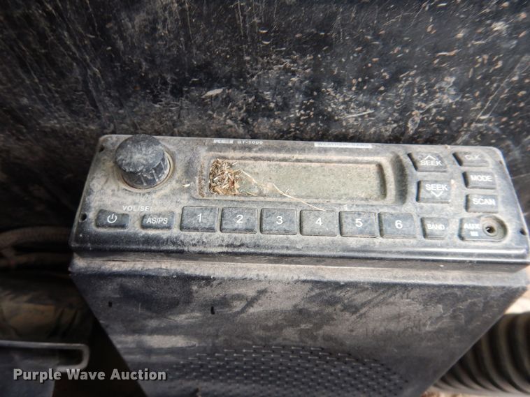 image for item MO9602 2002 John Deere 250  skid steer loader