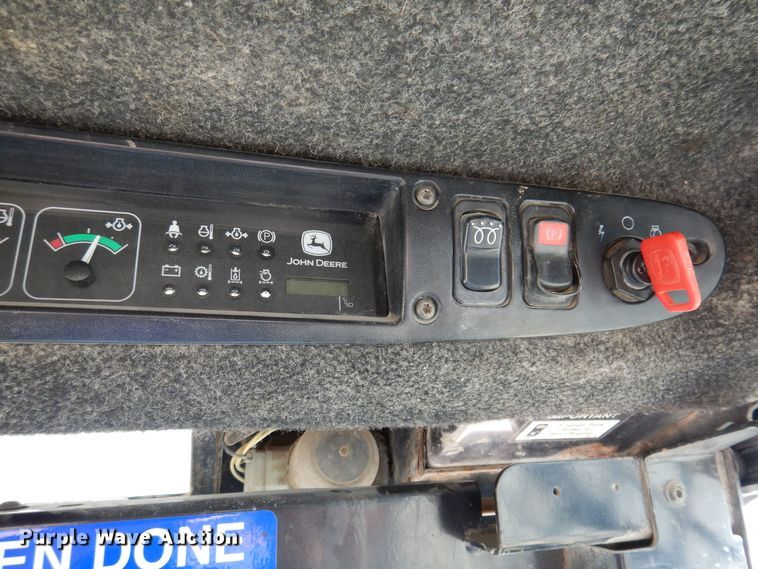 image for item MO9602 2002 John Deere 250  skid steer loader