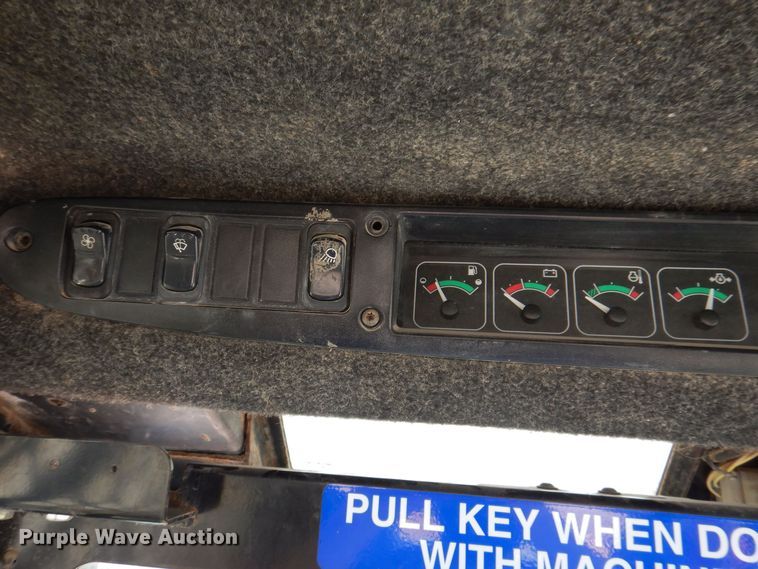 image for item MO9602 2002 John Deere 250  skid steer loader