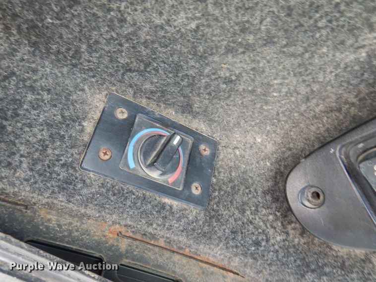 image for item MO9602 2002 John Deere 250  skid steer loader