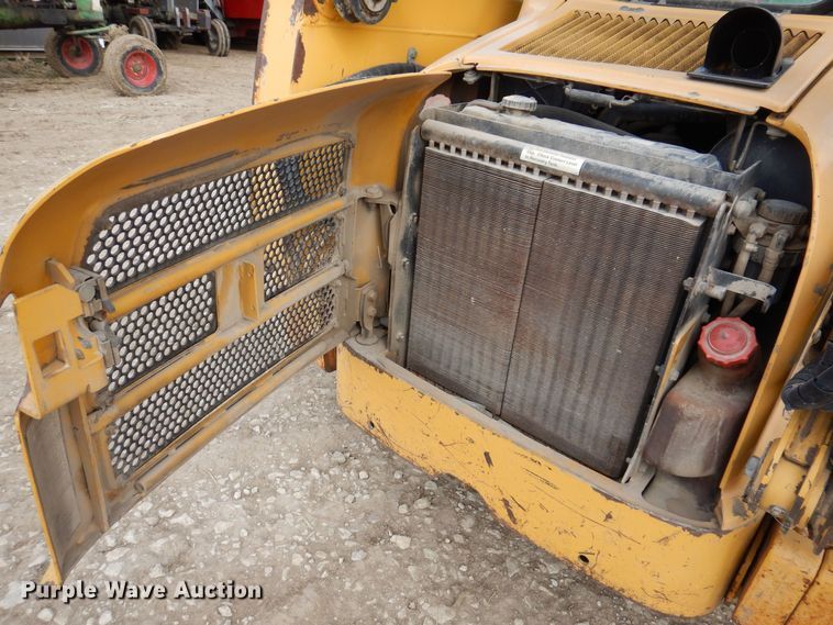 image for item MO9602 2002 John Deere 250  skid steer loader