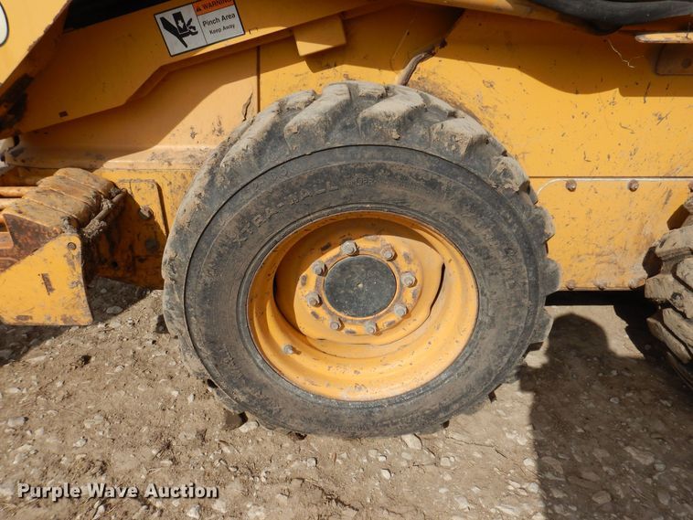 image for item MO9602 2002 John Deere 250  skid steer loader