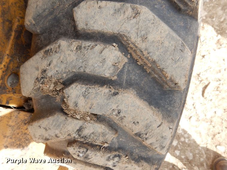 image for item MO9602 2002 John Deere 250  skid steer loader