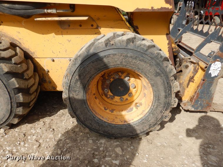 image for item MO9602 2002 John Deere 250  skid steer loader