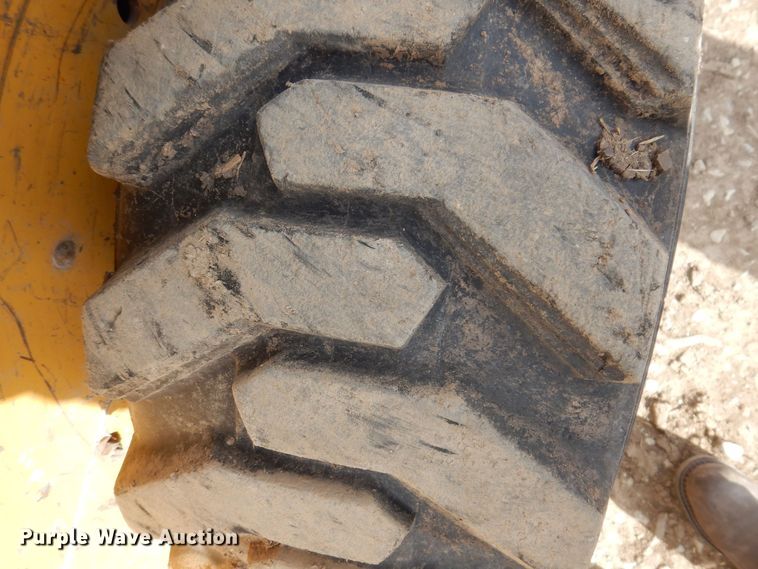 image for item MO9602 2002 John Deere 250  skid steer loader