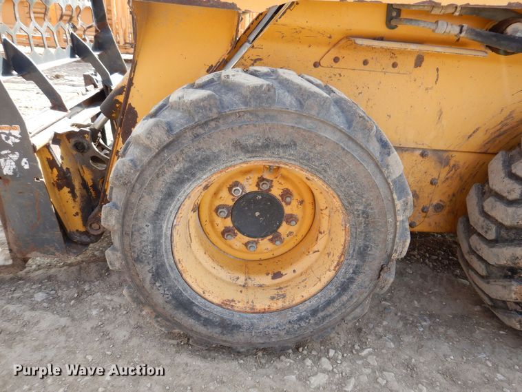 image for item MO9602 2002 John Deere 250  skid steer loader