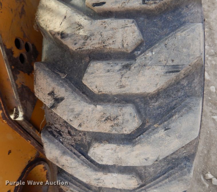 image for item MO9602 2002 John Deere 250  skid steer loader