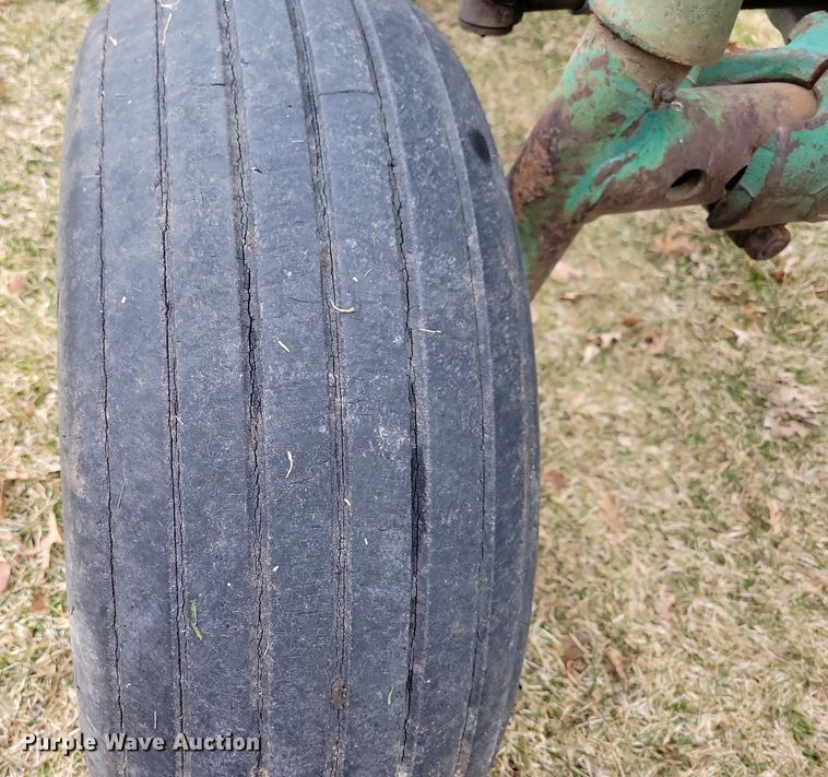 image for item MO9614 1963 John Deere 4010  tractor