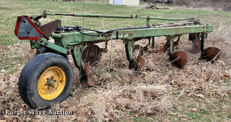 image for item MO9616 John Deere 1350-1450  four bottom plow