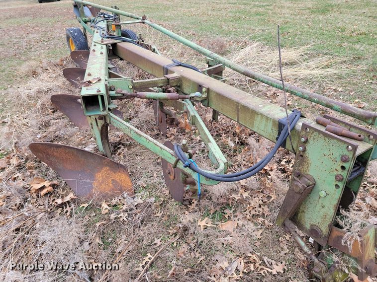 image for item MO9616 John Deere 1350-1450  four bottom plow