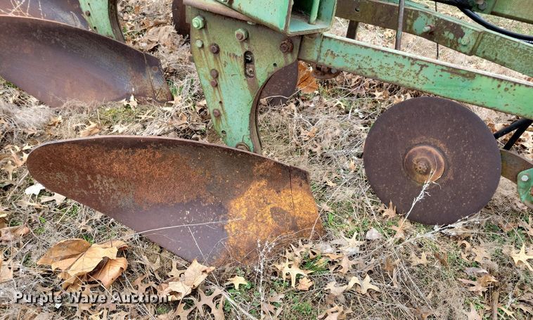 image for item MO9616 John Deere 1350-1450  four bottom plow