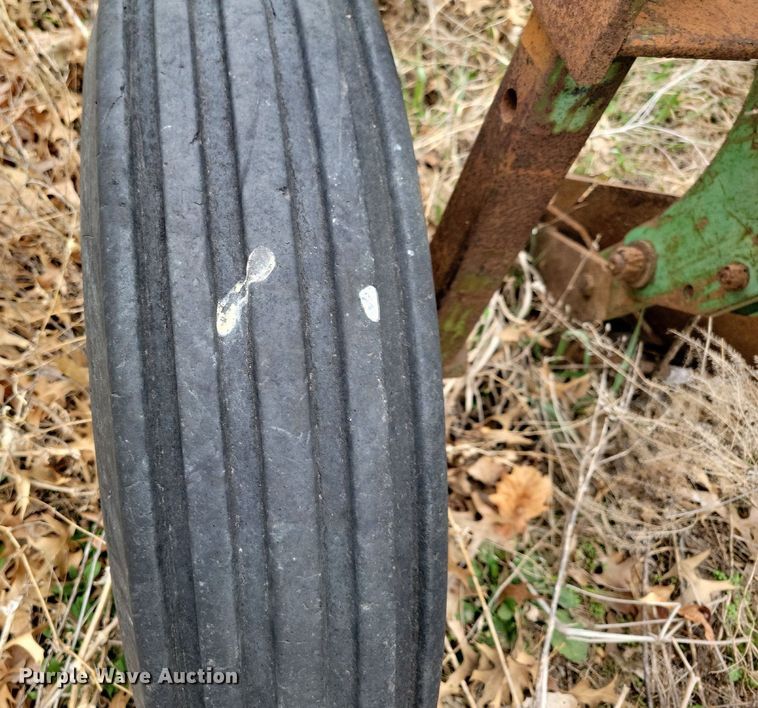 image for item MO9616 John Deere 1350-1450  four bottom plow