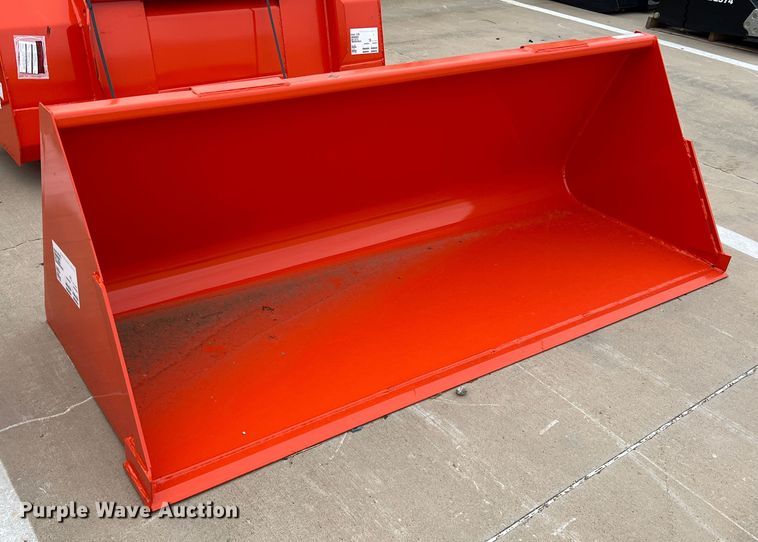 image for item MQ9884 Kubota M1815  83"W bucket