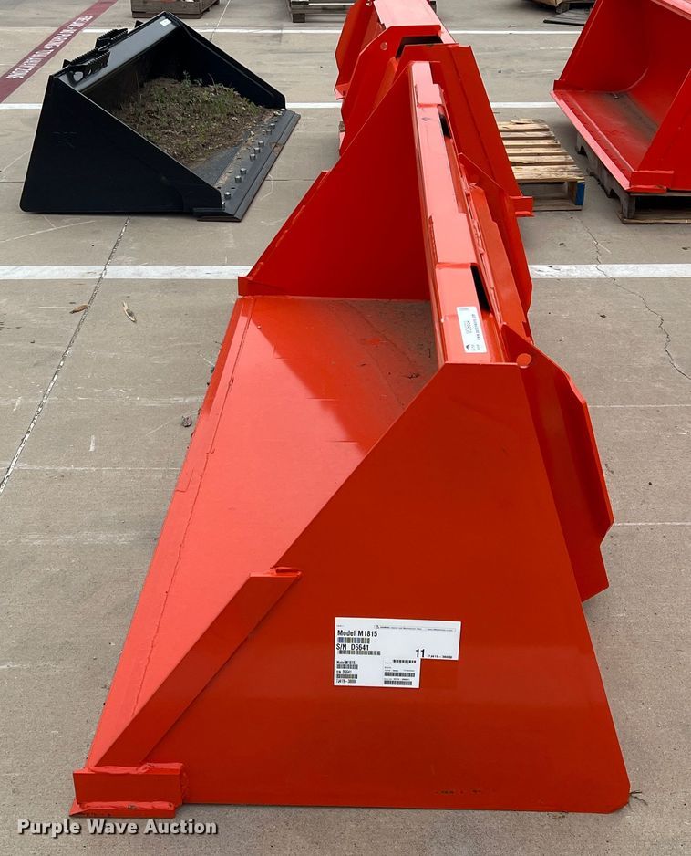 image for item MQ9884 Kubota M1815  83"W bucket