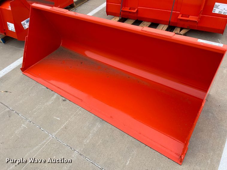 image for item MQ9884 Kubota M1815  83"W bucket